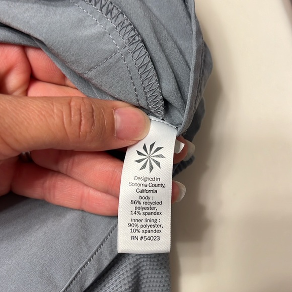 Athleta gray skort with two zippered pockets. - Picture 5 of 6